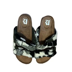 R2 Bernette BK & WT Light Camo Sherpa Faux Fur Slip On Slide Sandals Size 11